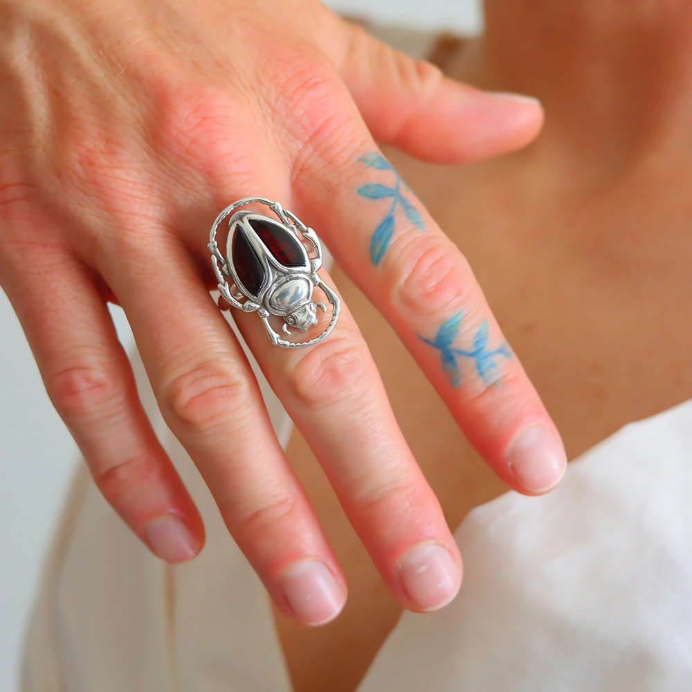 7 Proven Ways to Tell If Amber Jewelry Is Real or Fake