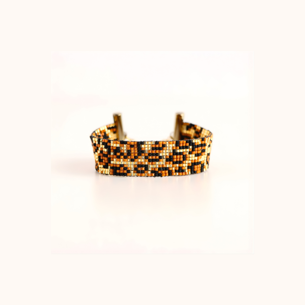 Beaded bracelet with a cheetah pattern on a white background