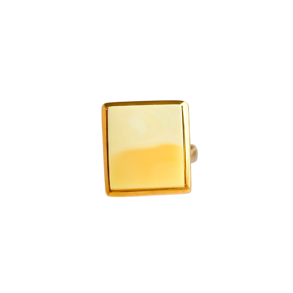 White amber square cut ring in 14k gold plated s925.
