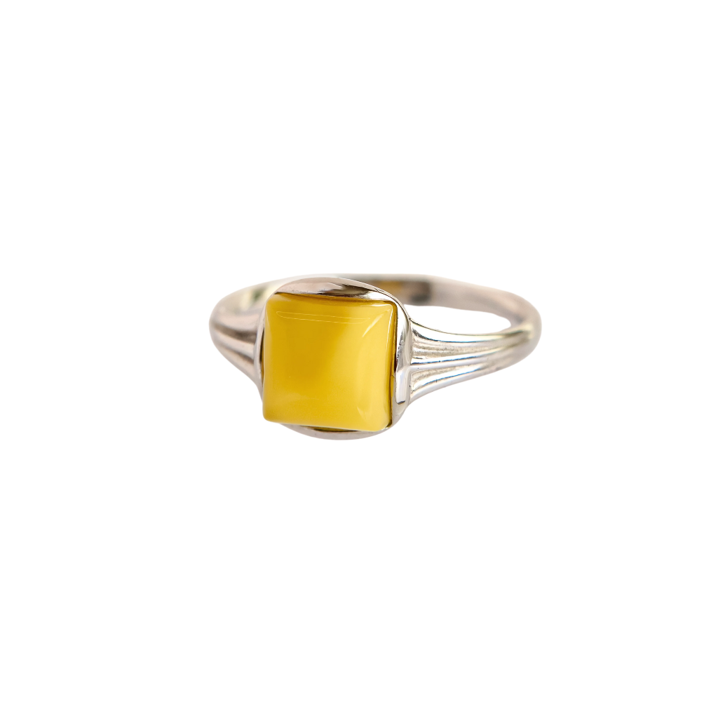 Lithuanian Baltic Butterscotch Amber ring in 925 sterling silver.