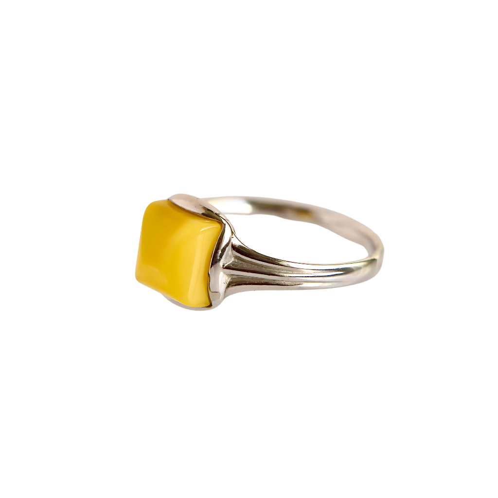 Lithuanian Baltic Butterscotch Amber Ring in s925 sterling silver.