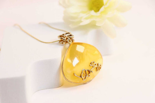 Handmade 14k Gold Plated Natural Baltic Lemon and White Amber Daisy Pendant Necklace