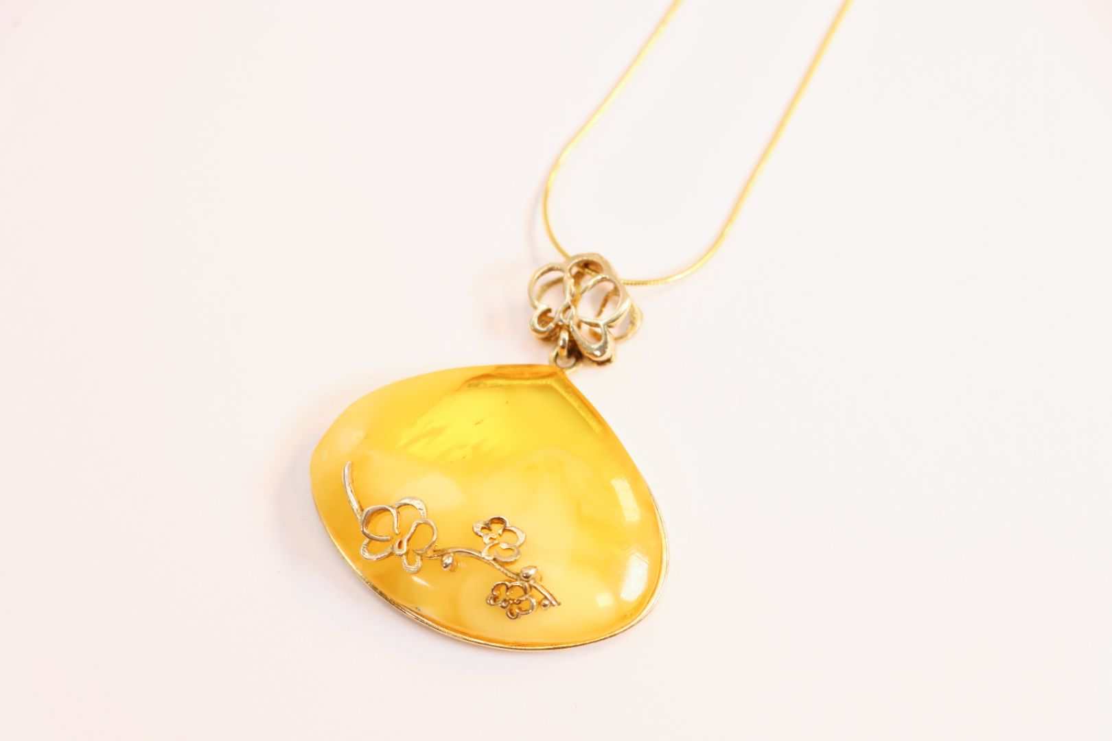 Handmade 14k Gold Plated Natural Baltic Lemon and White Amber Daisy Pendant Necklace