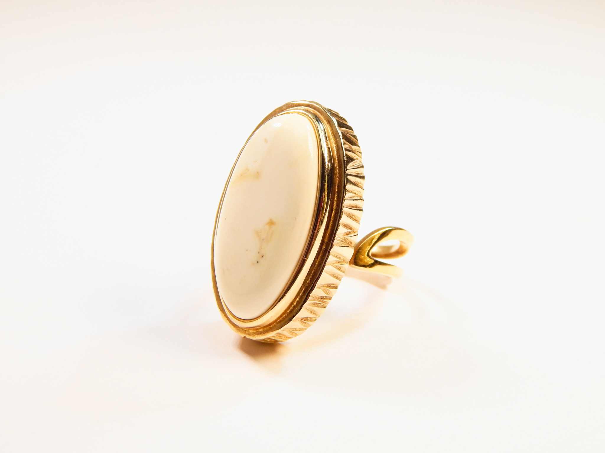 Genuine Baltic Rare White Amber Oval Cut Regal Ring in 14k Gold Plated s925