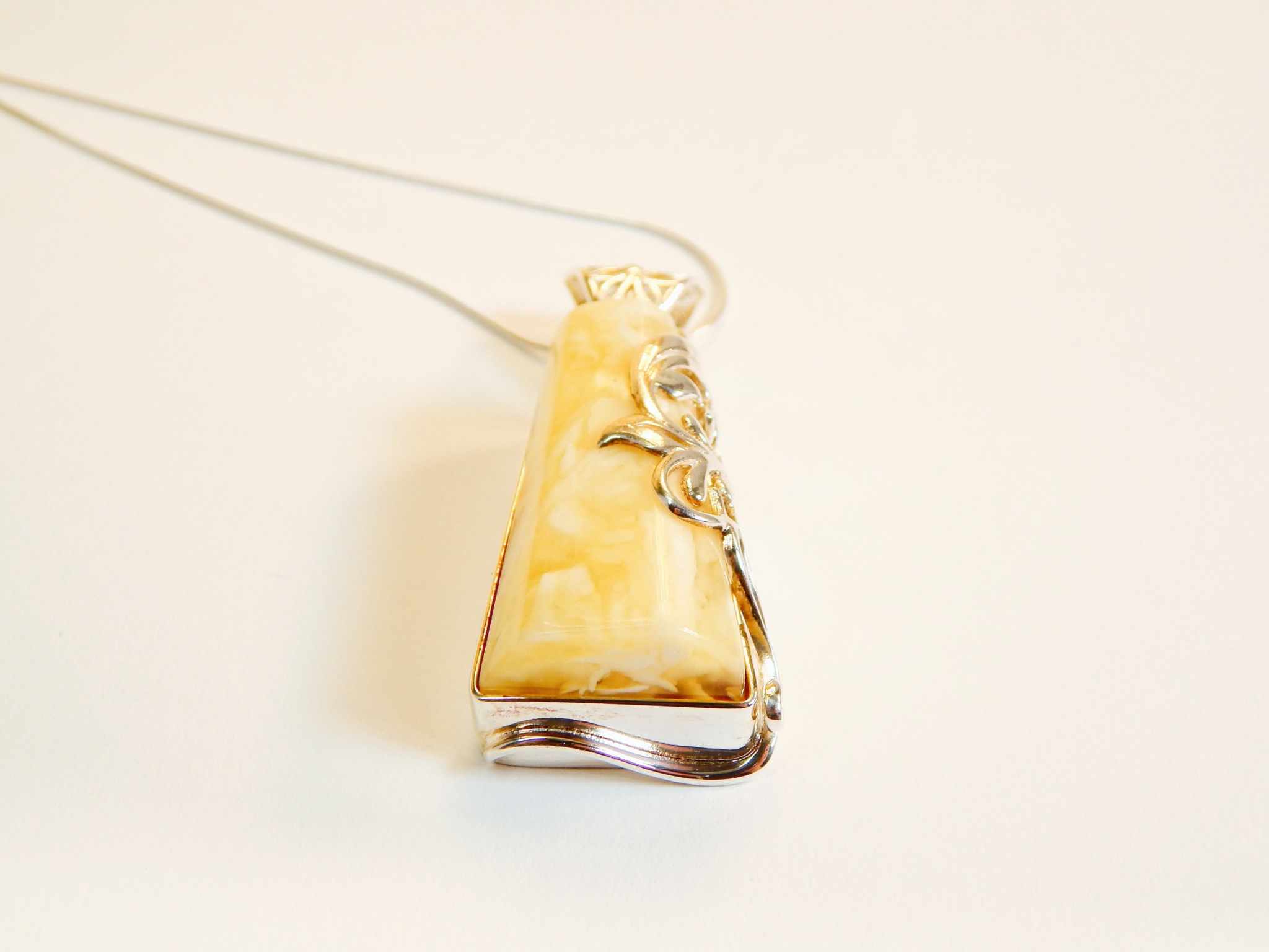 Natural Baltic White and Butterscotch Amber Floral Pendant Necklace