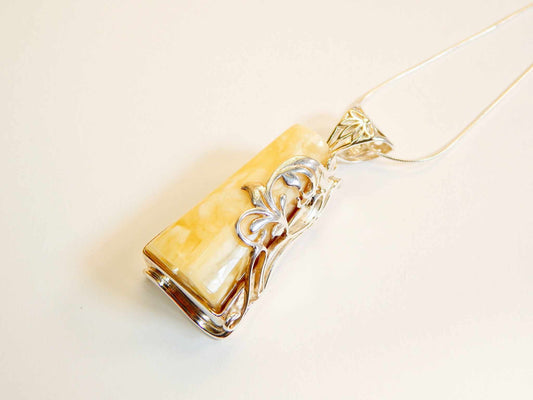 Natural Baltic White and Butterscotch Amber Floral Pendant Necklace