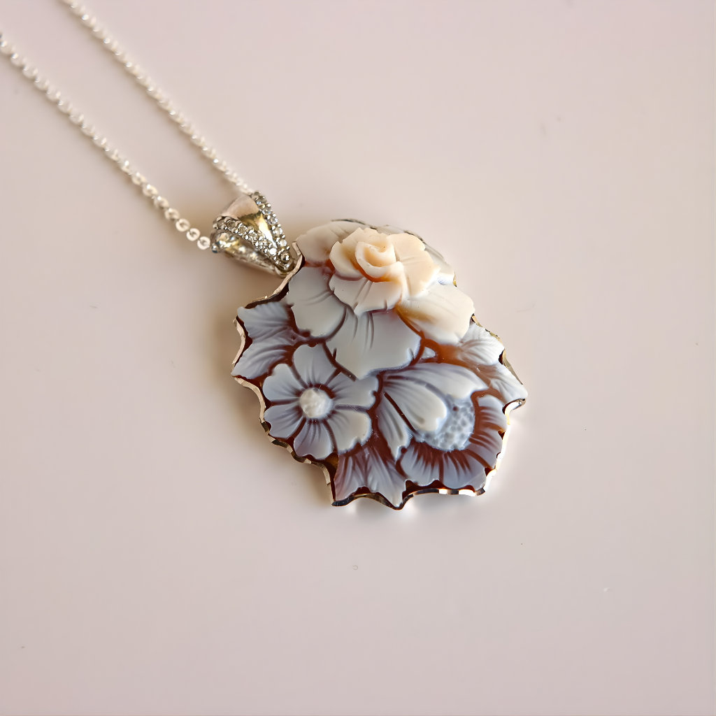 Italian Cameo Shell Pendant in Sterling Silver - Jūratė Amber