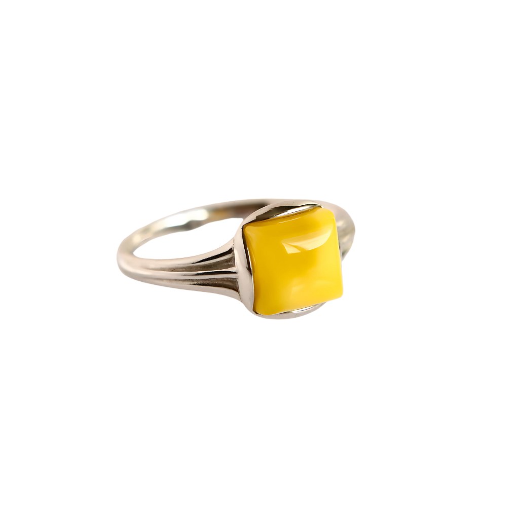Lithuanian Baltic Butterscotch Amber Ring in s925 sterling silver.