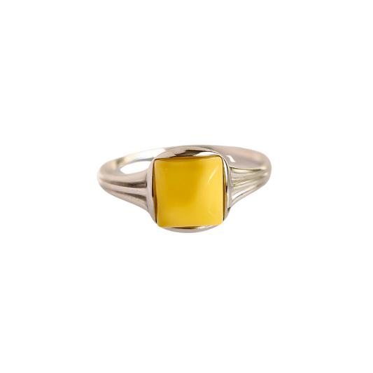 Lithuanian Baltic Butterscotch Amber Ring in 925 sterling silver.