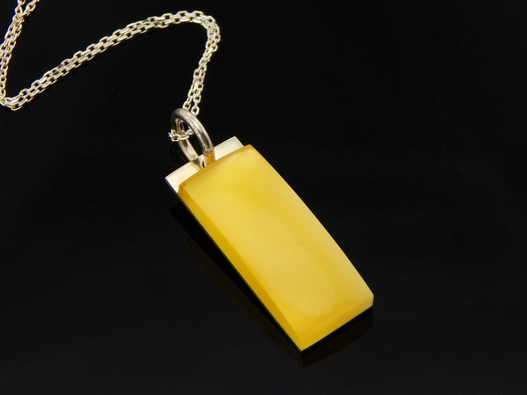 Aleksander Gliwinski Lemon Amber Modern Necklace in 925 Sterling Silver